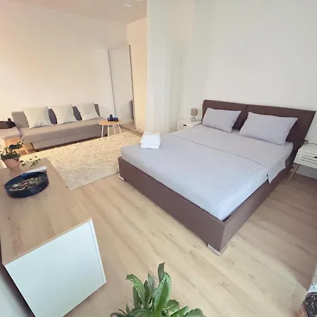 Oasis Studio Apartment Bucharest